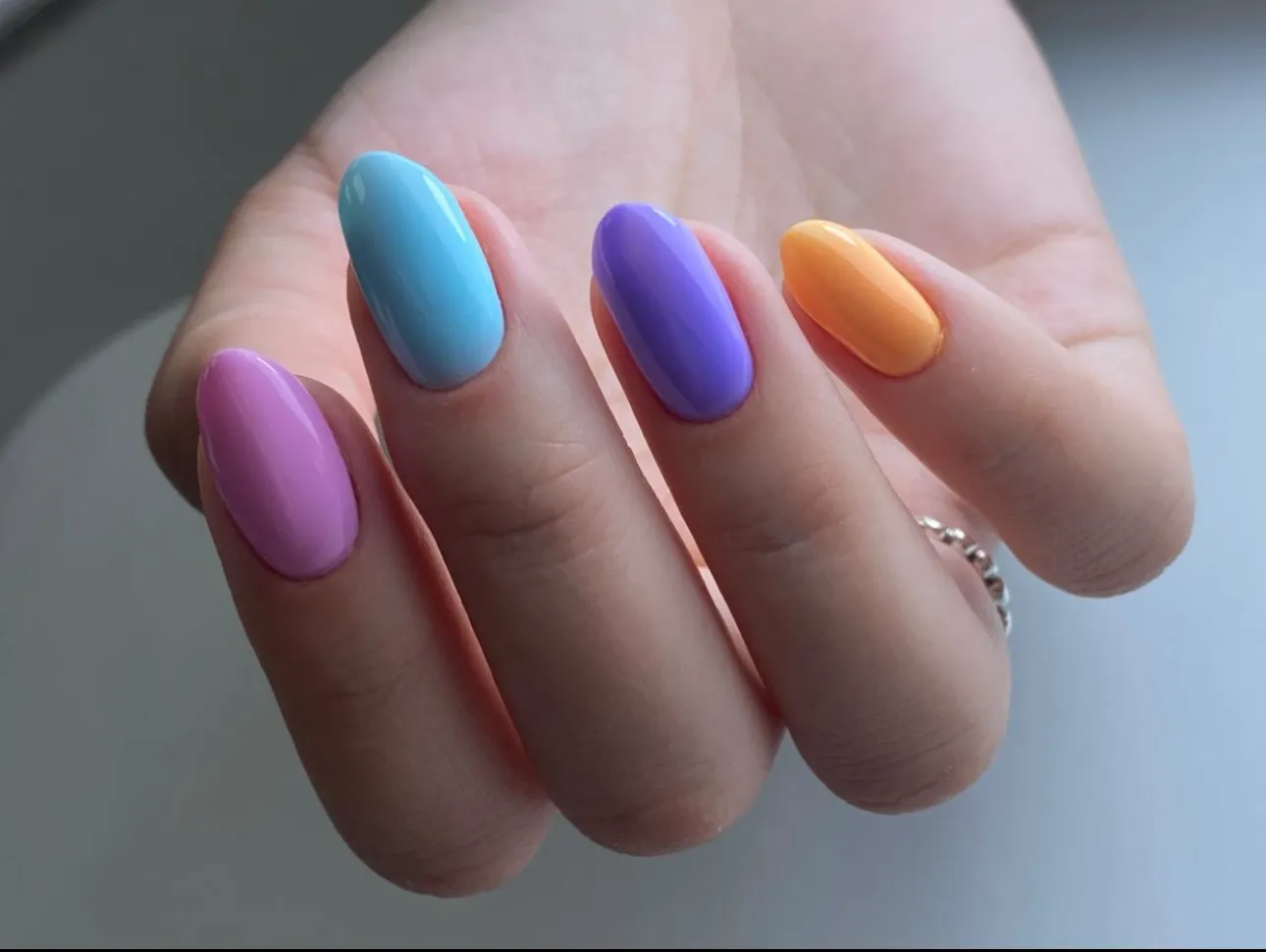 Uñas de gel de varios colores